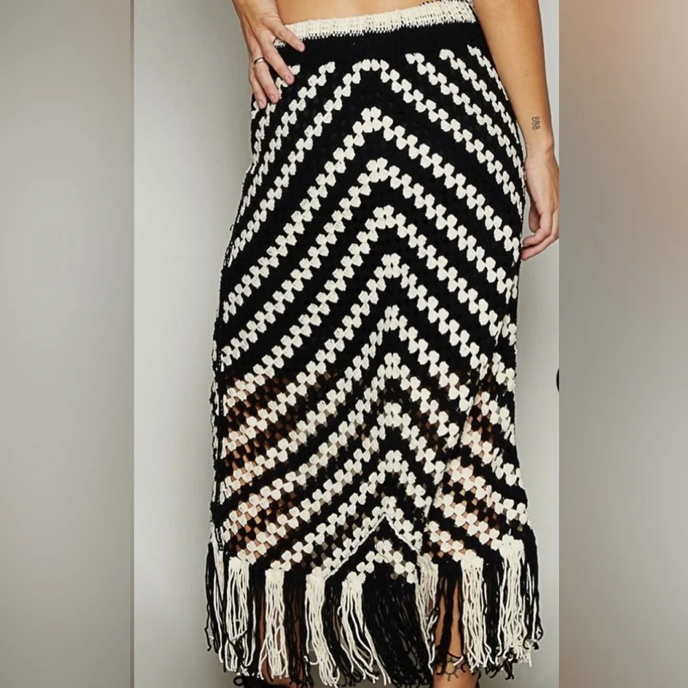 NEW POL Black and Natural Chevron Knit Skirt One Size - Picture 4 of 9
